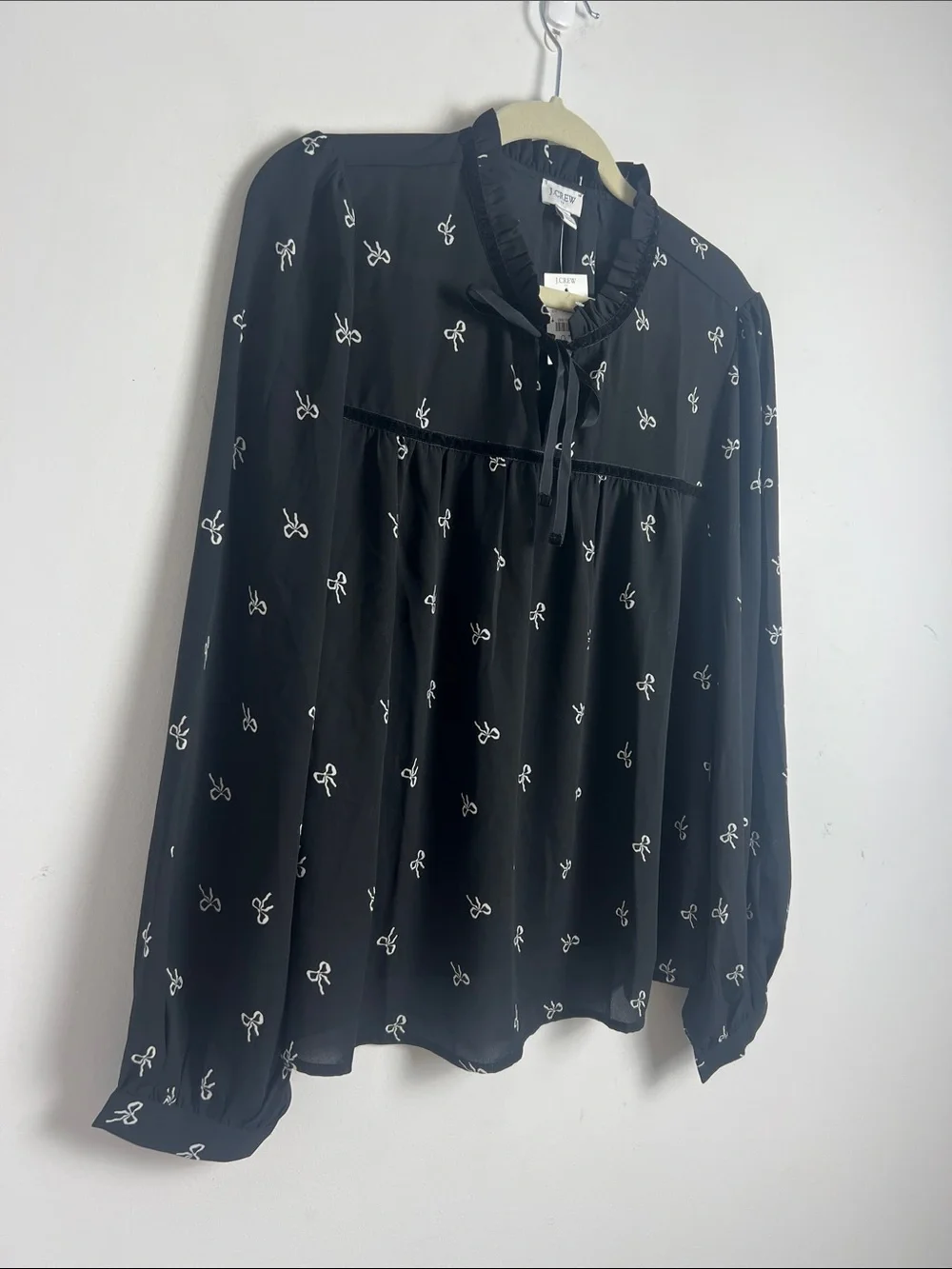 NEW J. Crew Large Black White Bow-Print Ruffle Velvet Trim Tie-Neck Blouse‎ Top
